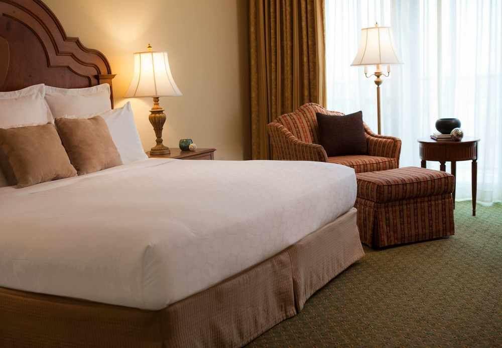 Renaissance Tulsa Hotel & Convention Center Экстерьер фото