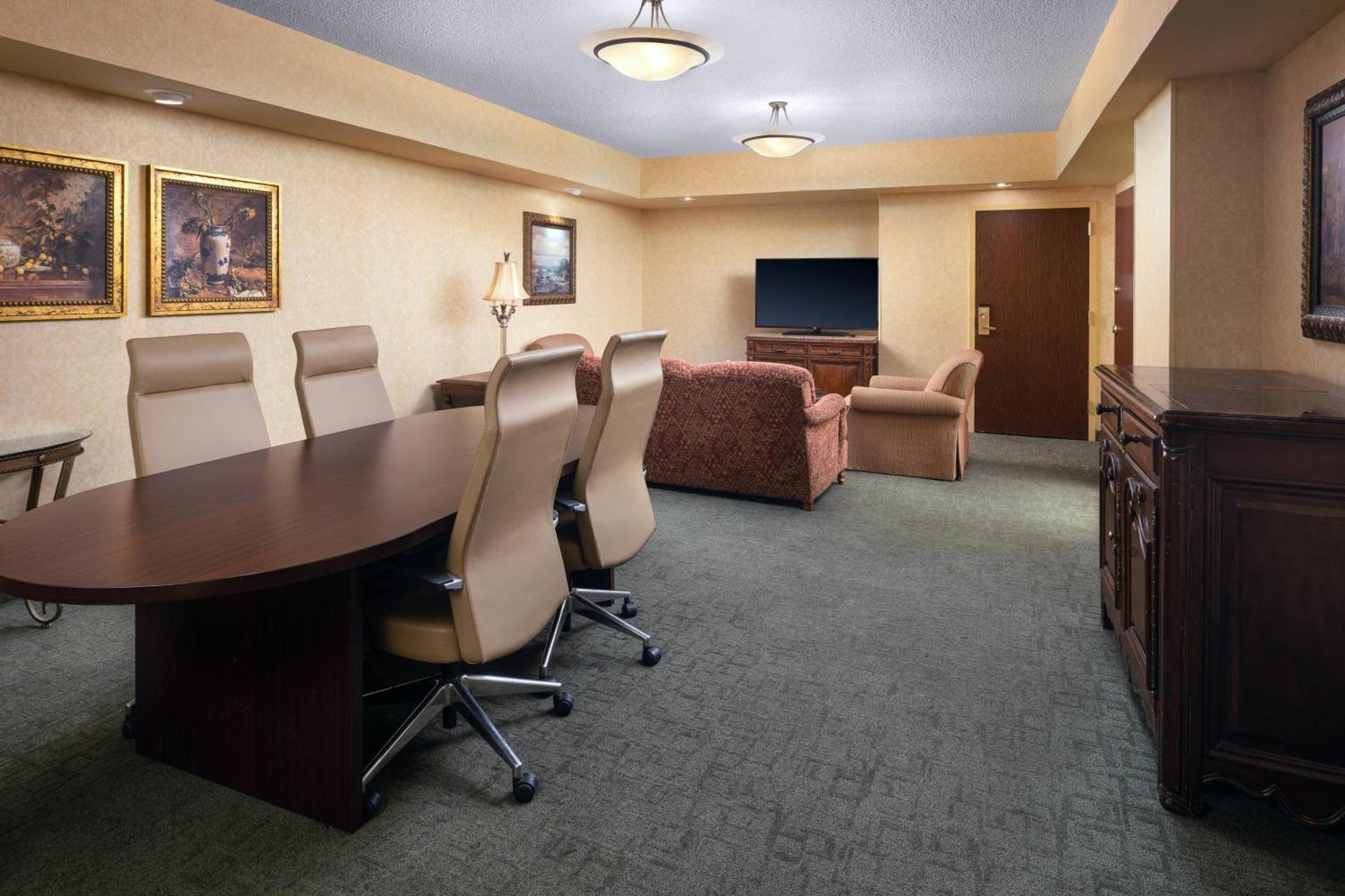 Renaissance Tulsa Hotel & Convention Center Экстерьер фото
