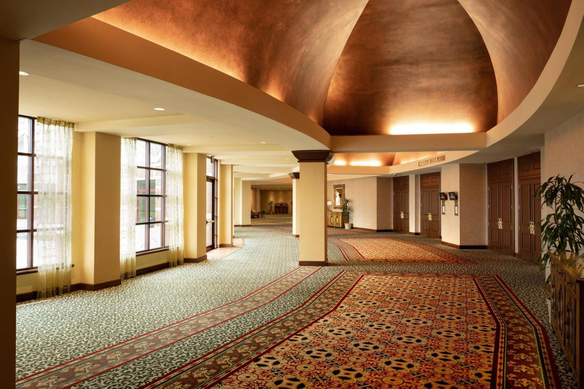 Renaissance Tulsa Hotel & Convention Center Экстерьер фото